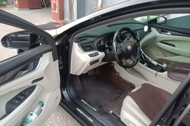 Used Buick LaCrosse 2022 Avenir Avia First Edition Driver Seat