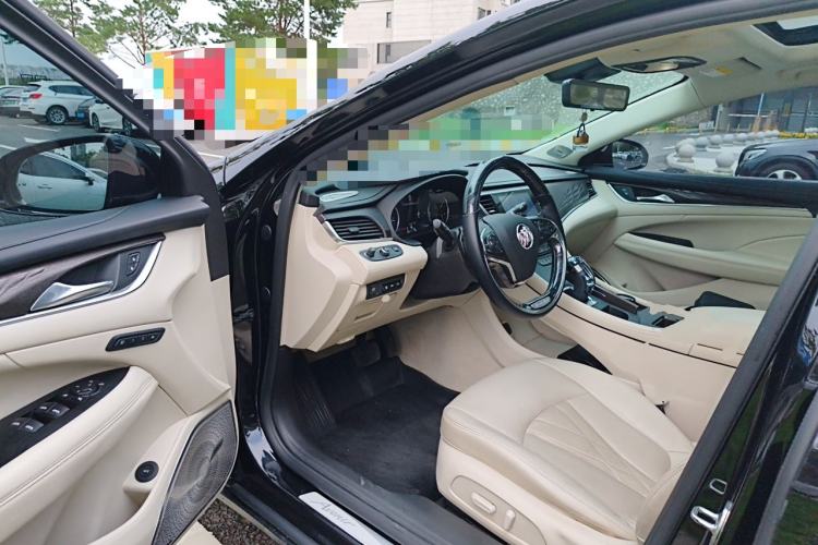 Used Buick LaCrosse 2022 Avenir Avia First Edition Driver Seat
