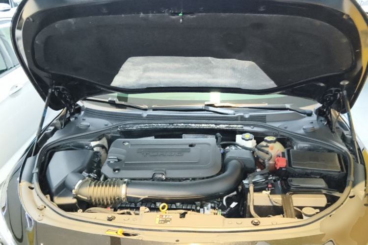Used Buick LaCrosse 2022 652T Luxury Version Engine Bay