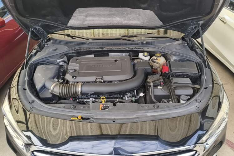 Used Buick LaCrosse 2022 652T Luxury Version Engine Bay