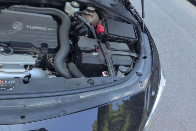 Used Buick LaCrosse 2022 552T Luxury Version Engine Bay Left