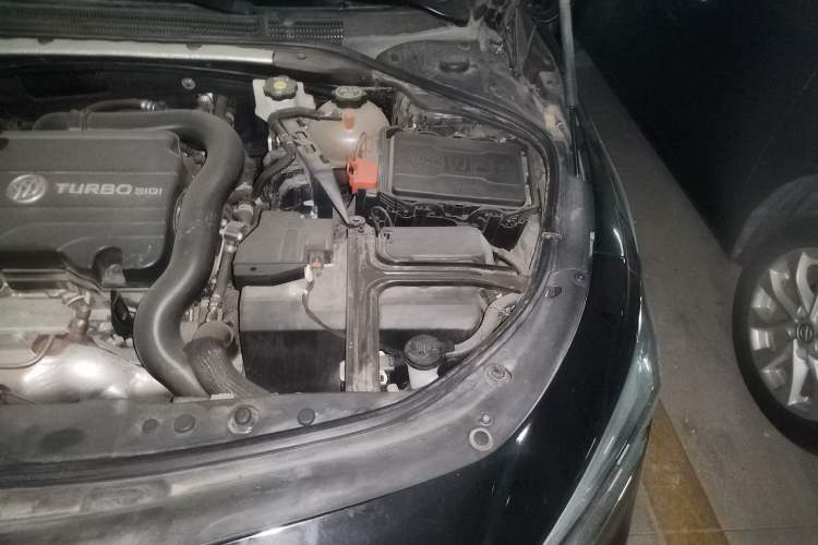 Used Buick LaCrosse 2022 552T Luxury Version Engine Bay Left