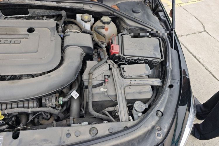Used Buick LaCrosse 2022 652T Luxury Version Engine Bay Left
