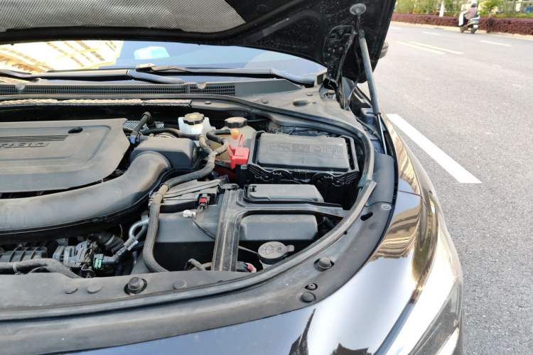 Used Buick LaCrosse 2022 652T Luxury Version Engine Bay Left