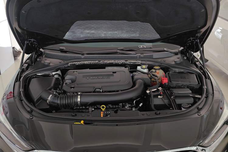 Used Buick LaCrosse 2022 652T Luxury Version Engine Bay