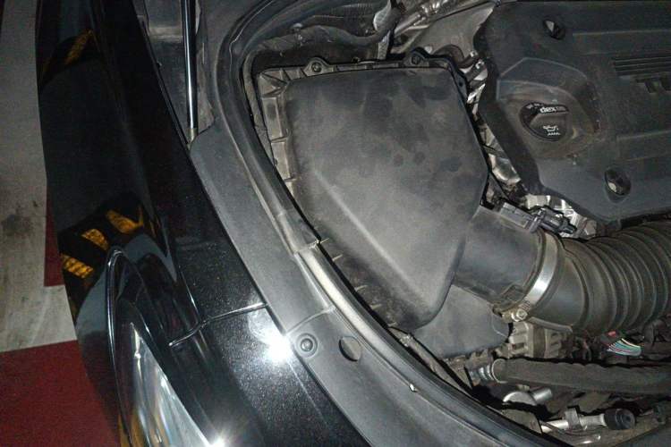 Used Buick LaCrosse 2022 652T Luxury Version Engine Bay Right