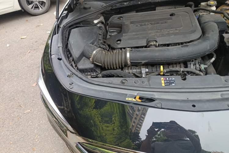 Used Buick LaCrosse 2022 652T Luxury Version Engine Bay Right
