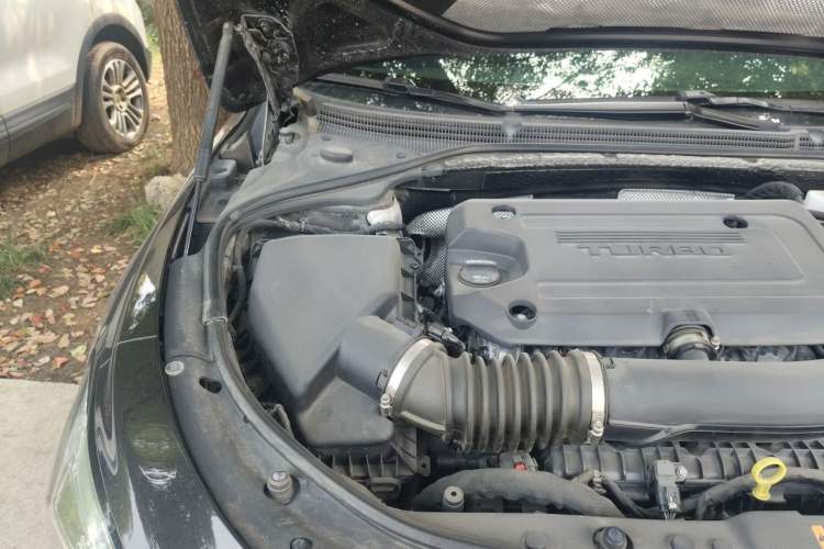 Used Buick LaCrosse 2022 652T Luxury Version Engine Bay Right