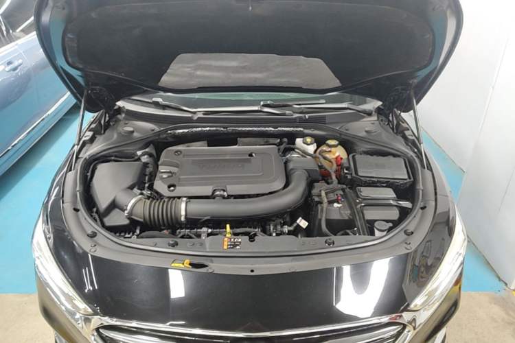 Used Buick LaCrosse 2022 652T Luxury Version Engine Bay