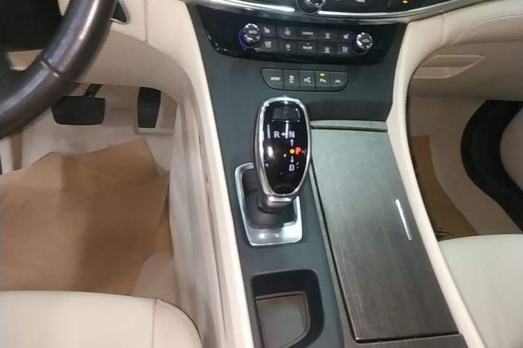 Used Buick LaCrosse 2022 Avenir Avia First Edition Gear Lever