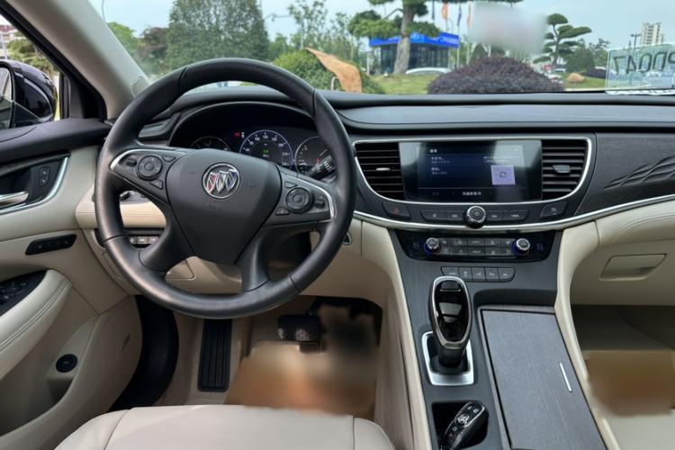 Used Buick LaCrosse 2022 Avenir Avia First Edition Interior 4