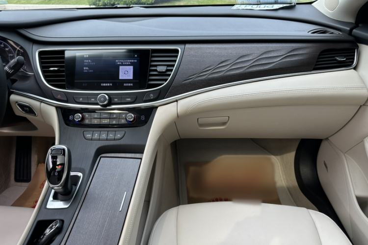 Used Buick LaCrosse 2022 Avenir Avia First Edition Interior 6