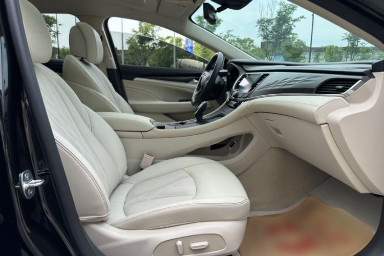 Used Buick LaCrosse 2022 Avenir Avia First Edition Interior 8