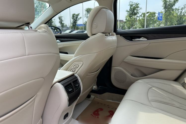Used Buick LaCrosse 2022 Avenir Avia First Edition Interior 9