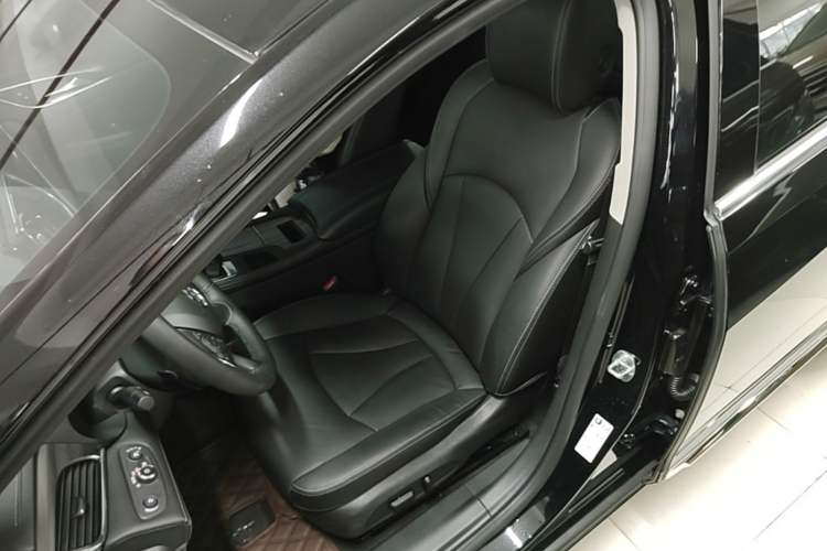 Used Buick LaCrosse 2022 652T Luxury Version Left Front Seat