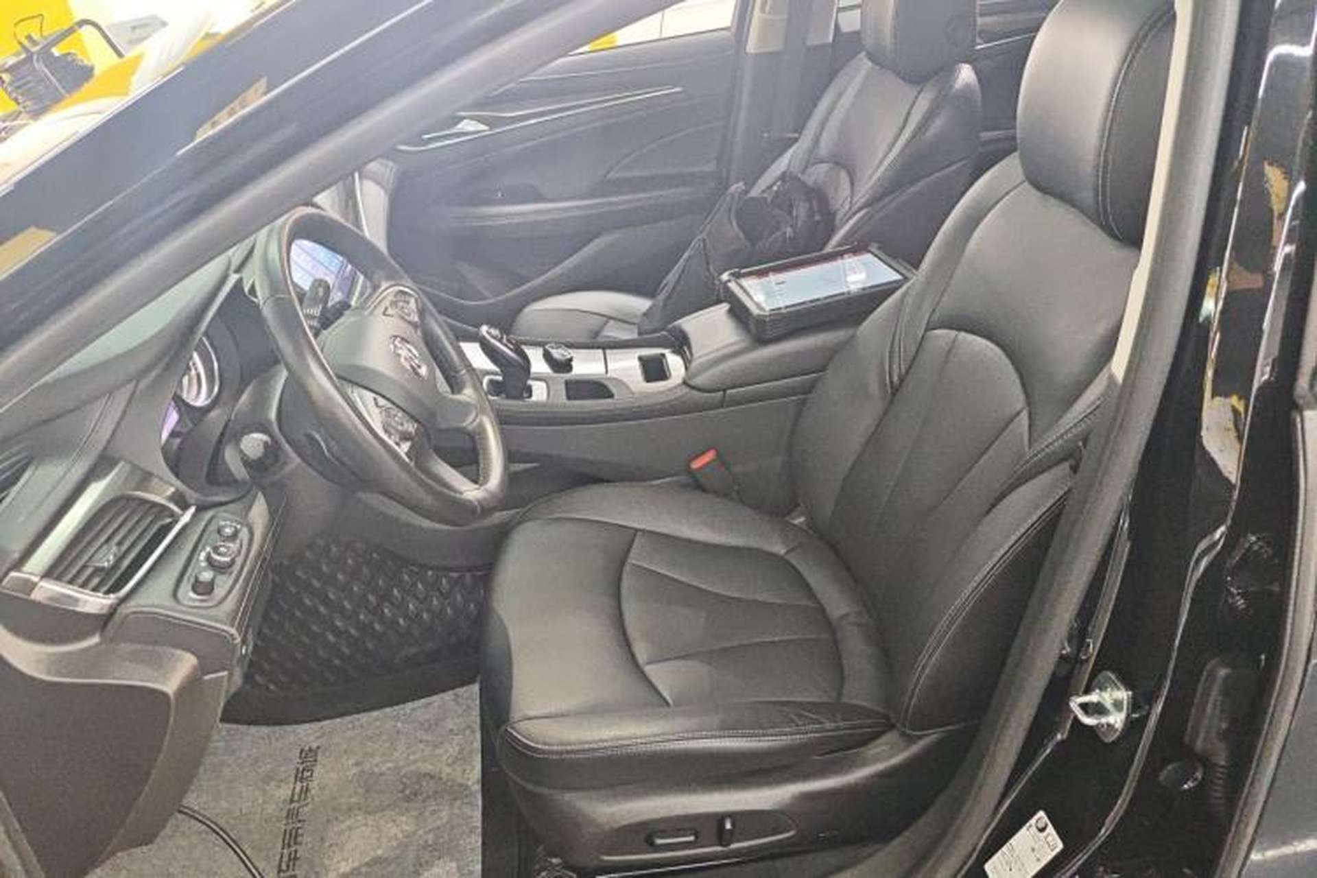 Used Buick LaCrosse 2022 552T Luxury Version Left Front Seat