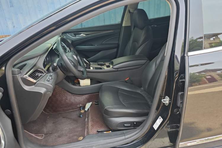 Used Buick LaCrosse 2022 552T Luxury Version Left Front Seat