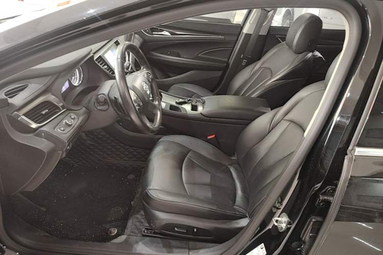 Used Buick LaCrosse 2022 552T Luxury Version Left Front Seat