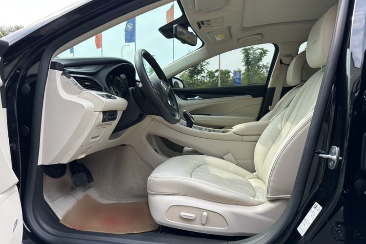 Used Buick LaCrosse 2022 Avenir Avia First Edition Left Front Seat