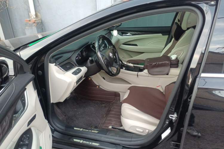 Used Buick LaCrosse 2022 Avenir Avia First Edition Left Front Seat