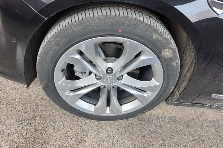 Used Buick LaCrosse 2022 Avenir Avia First Edition Left Front Wheel Hub