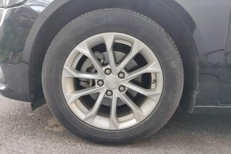 Used Buick LaCrosse 2022 552T Luxury Version Left Front Wheel Hub