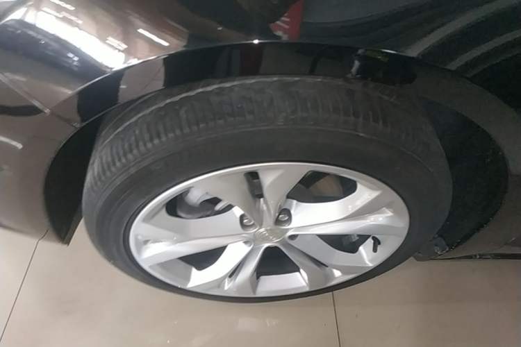 Used Buick LaCrosse 2022 Avenir Avia First Edition Left Front Wheel Hub