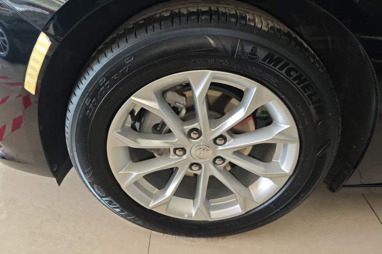 Used Buick LaCrosse 2022 552T Luxury Version Left Front Wheel Hub