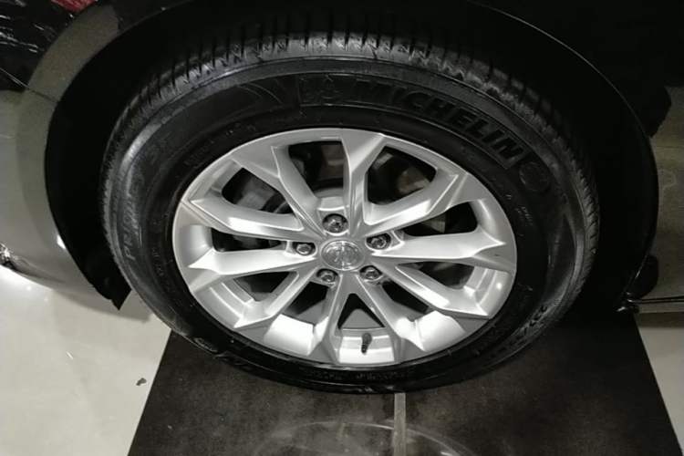 Used Buick LaCrosse 2022 552T Luxury Version Left Front Wheel Hub