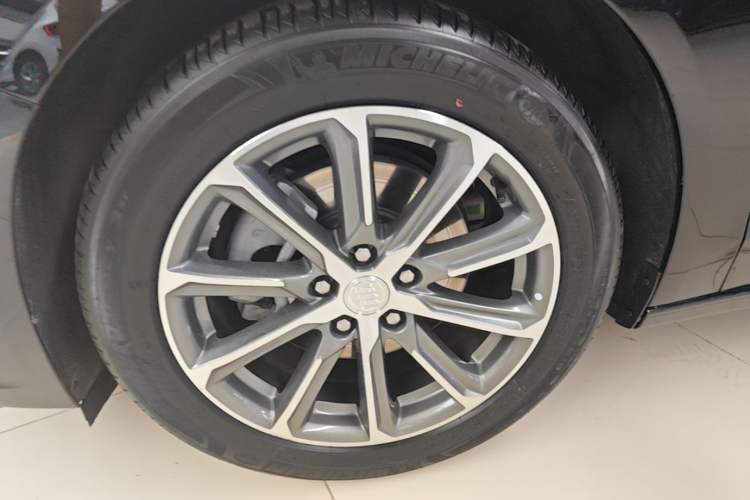 Used Buick LaCrosse 2022 652T Luxury Version Left Front Wheel Hub