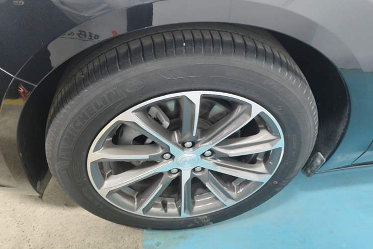 Used Buick LaCrosse 2022 652T Luxury Version Left Front Wheel Hub