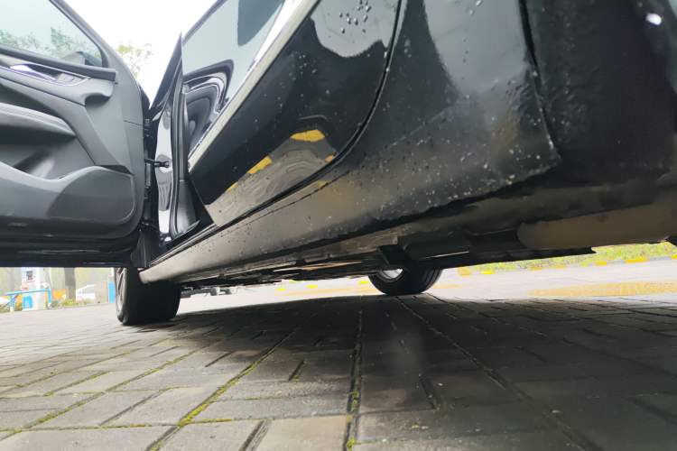 Used Buick LaCrosse 2022 652T Luxury Version Left Side Sill