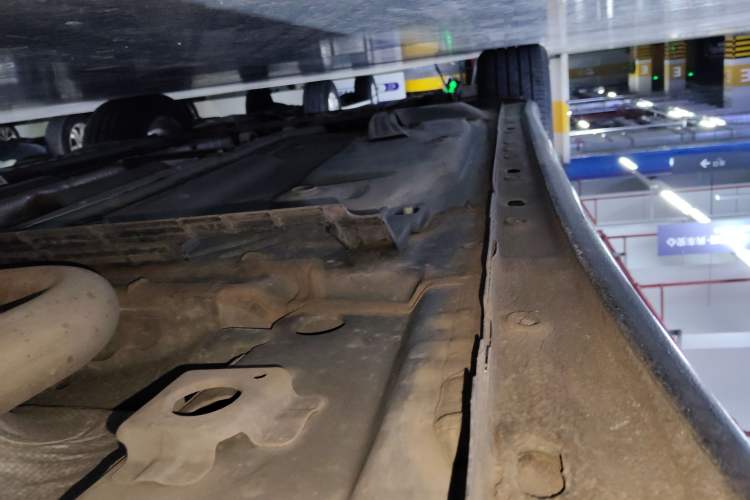Used Buick LaCrosse 2022 552T Luxury Version Left Side Sill