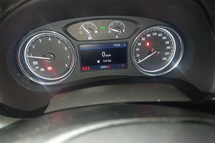 Used Buick LaCrosse 2022 652T Luxury Version Odometer Close Up