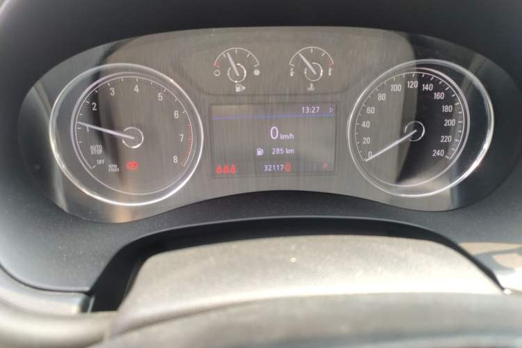Used Buick LaCrosse 2022 552T Luxury Version Odometer Close Up