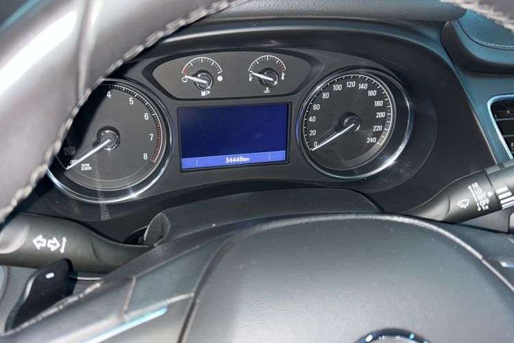 Used Buick LaCrosse 2022 552T Luxury Version Odometer Close Up
