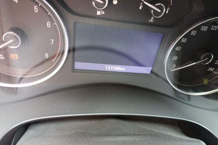 Used Buick LaCrosse 2022 652T Luxury Version Odometer Close Up