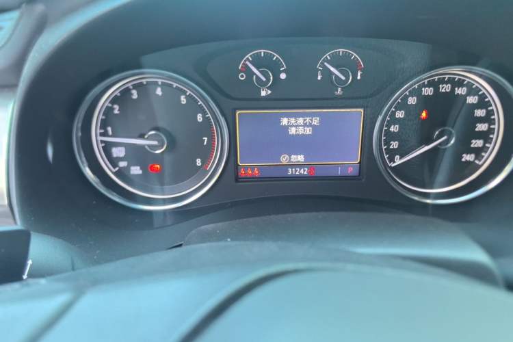 Used Buick LaCrosse 2022 552T Luxury Version Odometer Close Up