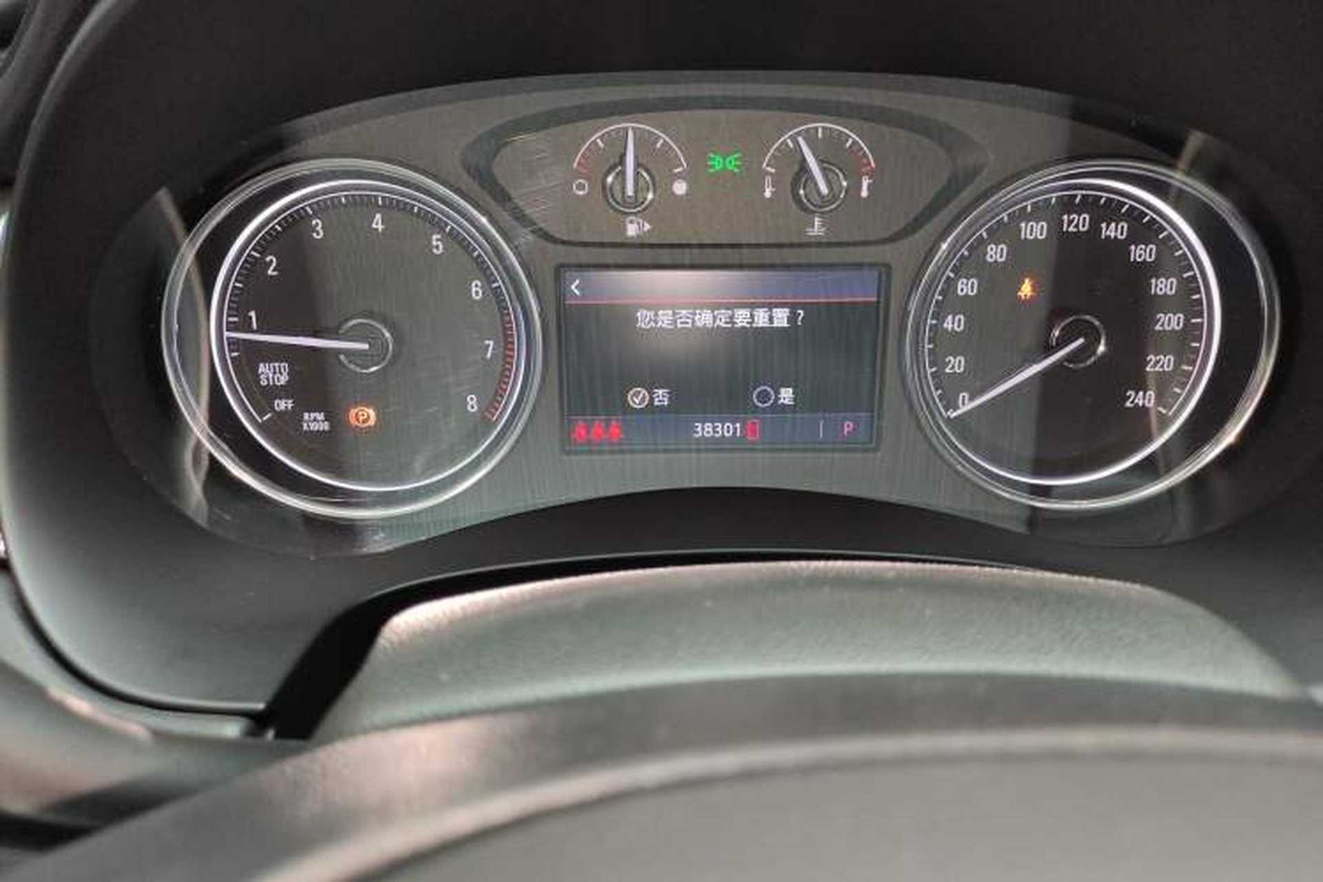 Used Buick LaCrosse 2022 652T Luxury Version Odometer Close Up