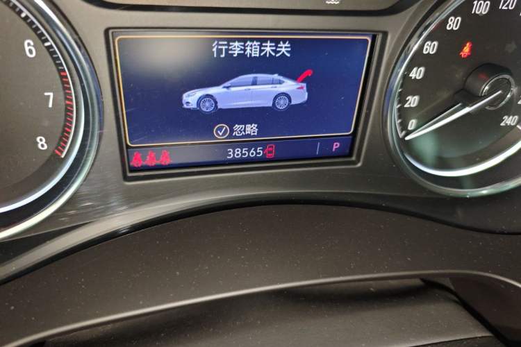 Used Buick LaCrosse 2022 552T Luxury Version Odometer Close Up