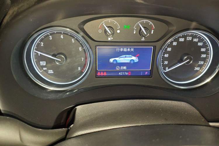 Used Buick LaCrosse 2022 652T Luxury Version Odometer Close Up