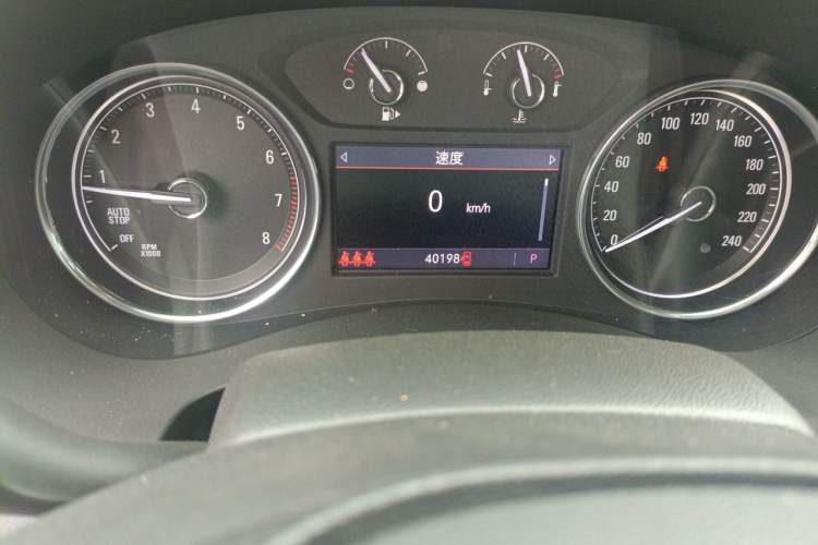Used Buick LaCrosse 2022 652T Luxury Version Odometer Close Up