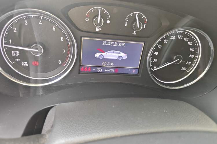 Used Buick LaCrosse 2022 652T Luxury Version Odometer Close Up