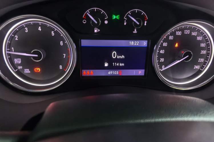 Used Buick LaCrosse 2022 652T Luxury Version Odometer Close Up