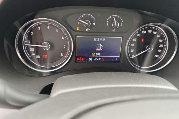 Used Buick LaCrosse 2022 652T Luxury Version Odometer Close Up