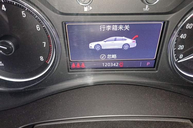 Used Buick LaCrosse 2022 652T Luxury Version Odometer Close Up