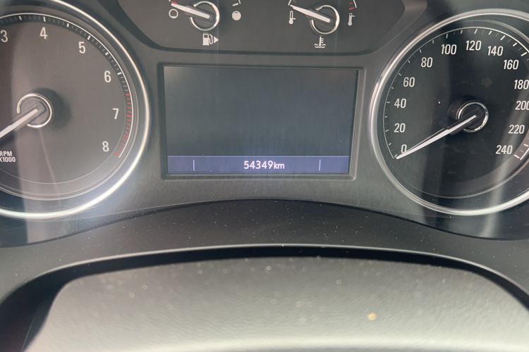 Used Buick LaCrosse 2022 552T Luxury Version Odometer Close Up