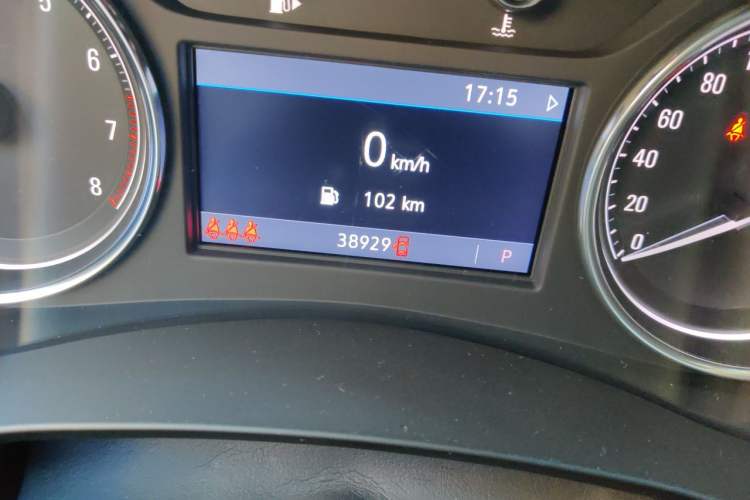 Used Buick LaCrosse 2022 652T Luxury Version Odometer Close Up