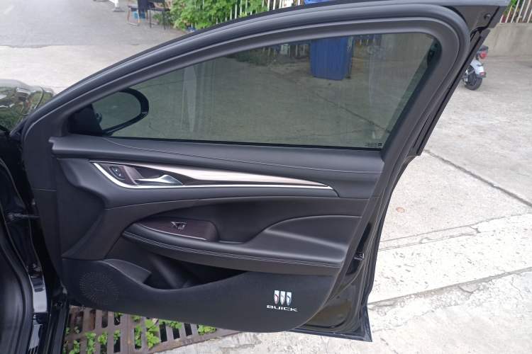 Used Buick LaCrosse 2022 652T Luxury Version Right Front Door Interior