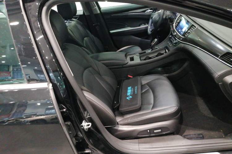 Used Buick LaCrosse 2022 652T Luxury Version Right Front Seat